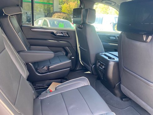 New 2025 Chevrolet Suburban Premier image 14