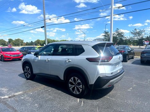 Used 2021 Nissan Rogue SV image 3