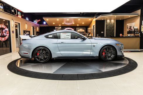 Used 2022 Ford Mustang Shelby GT500 w/ Carbon Fiber Track Pack image 11