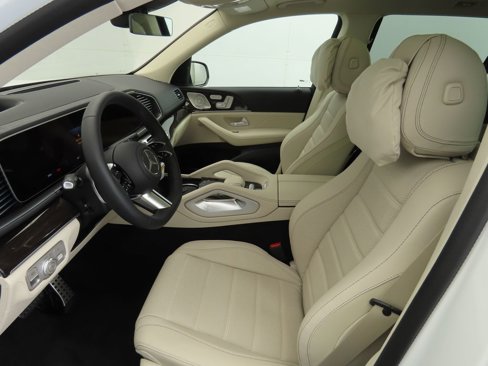 New 2026 Mercedes-Benz GLS 580 4MATIC image 21