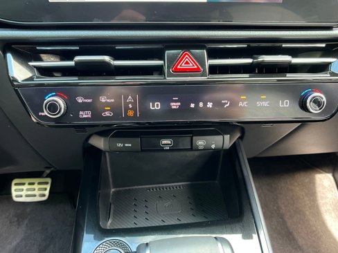 Used 2024 Kia Niro EX Touring image 19