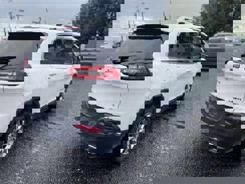 Used 2017 Jeep Cherokee Limited image 7