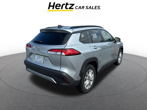 Used 2025 Toyota Corolla Cross LE image 6