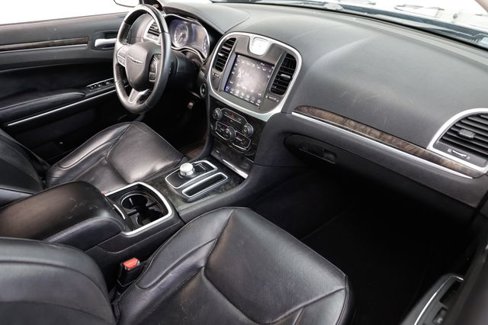 Used 2019 Chrysler 300 Limited image 18