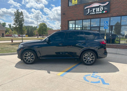 Used 2021 BMW X5 M50i w/ Executive Package image 10