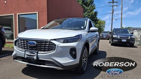 New 2025 Ford Escape SE w/ Class II Trailer Tow Package image 1