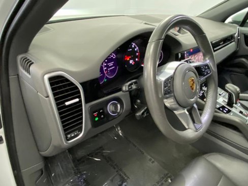 Used 2021 Porsche Cayenne image 34