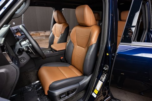 Used 2025 Lexus GX 550 w/ Cold Area Package image 30