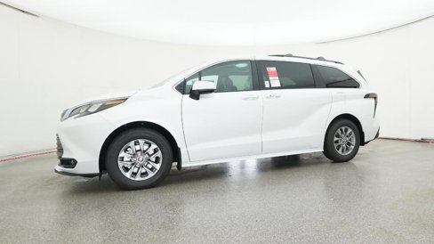 New 2025 Toyota Sienna XLE image 21