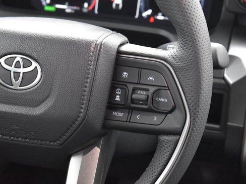 Used 2025 Toyota Tacoma TRD Off-Road image 17