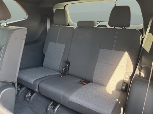 Used 2025 GMC Acadia Elevation image 11