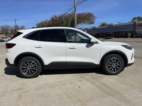New 2026 Ford Escape SE image 3