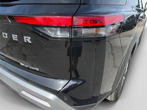 Used 2025 Nissan Pathfinder SL image 19