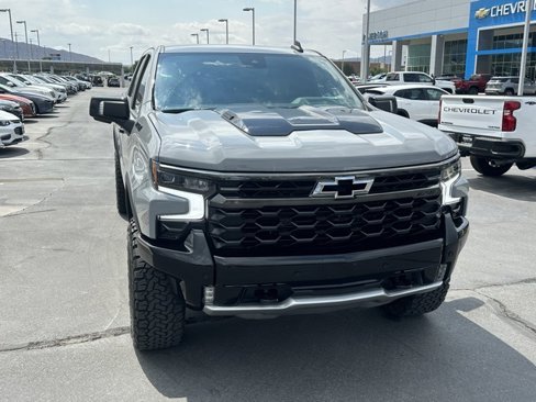 Used 2025 Chevrolet Silverado 1500 ZR2 w/ Technology Package image 2