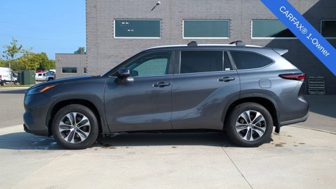 Used 2024 Toyota Highlander XLE image 2