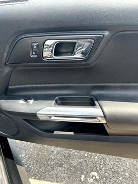 Used 2017 Ford Mustang Convertible image 9