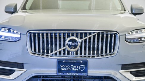 Certified 2025 Volvo XC90 B6 Plus image 8