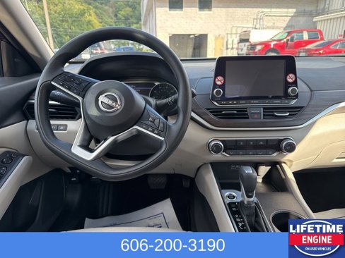 Used 2025 Nissan Altima 2.5 SV image 12