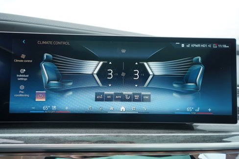 New 2026 BMW 740i w/ Premium Package image 18