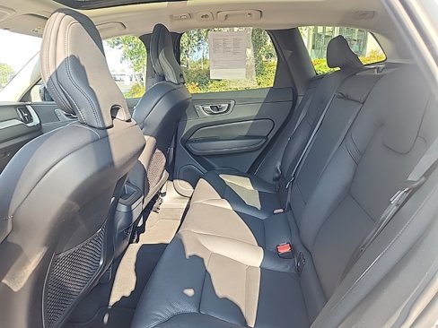 Certified 2025 Volvo XC60 B5 Plus image 34