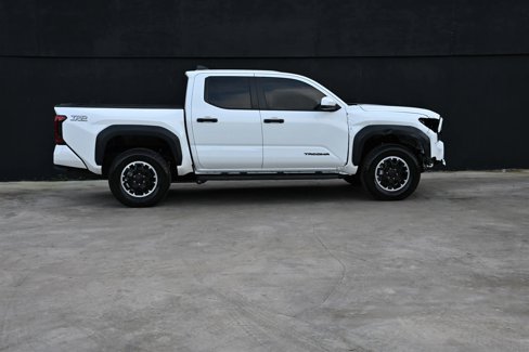 Used 2025 Toyota Tacoma TRD Off-Road image 6