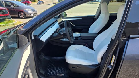 Used 2023 Tesla Model Y Long Range image 10
