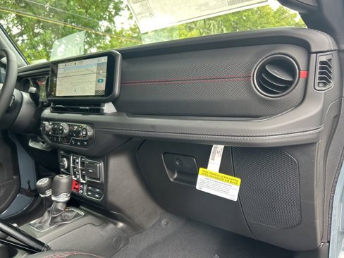 New 2025 Jeep Wrangler Unlimited Rubicon w/ Technology Group image 26