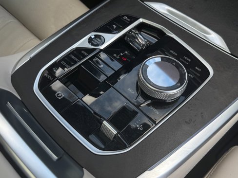 Used 2025 BMW X7 xDrive40i w/ M Sport Package image 32