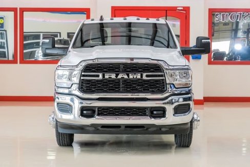 Used 2024 RAM 3500 Tradesman w/ Chrome Appearance Group image 9