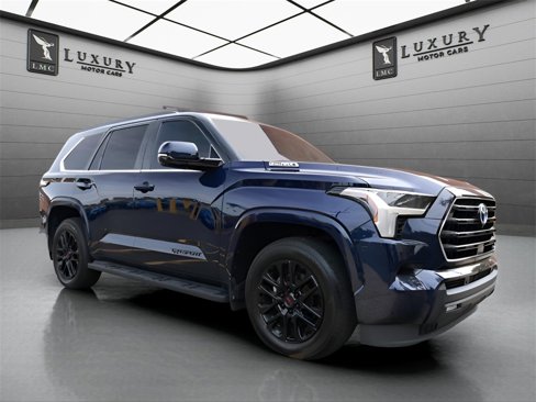 Used 2023 Toyota Sequoia SR5 w/ SR5 Premium Package image 9