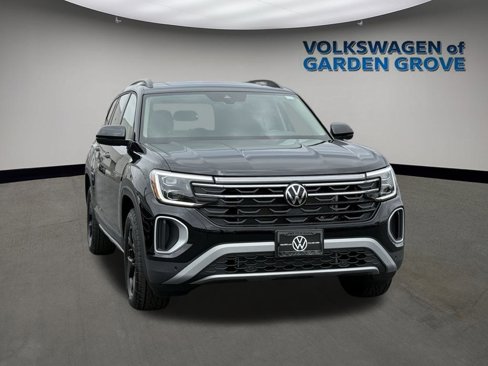 New 2025 Volkswagen Atlas Peak Edition SE image 2