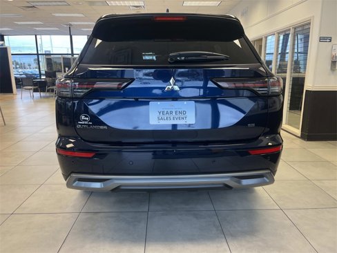 New 2025 Mitsubishi Outlander SE image 3