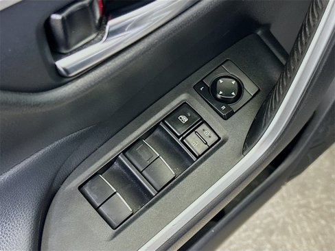 Used 2021 Toyota RAV4 XLE Premium image 19