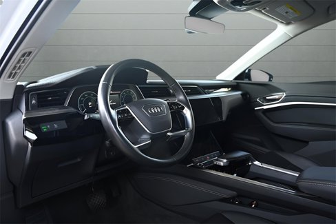 Used 2024 Audi Q8 e-tron Premium image 21