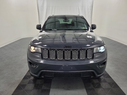 Used 2018 Jeep Grand Cherokee Altitude image 14