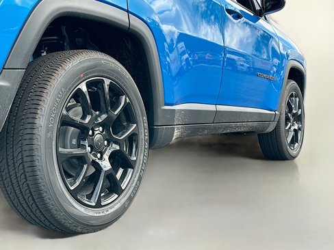 New 2026 Jeep Compass Latitude image 13