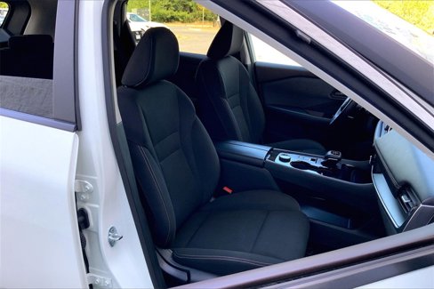 Used 2023 Nissan Rogue S image 6