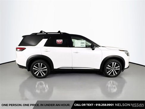 New 2025 Nissan Pathfinder Platinum image 4