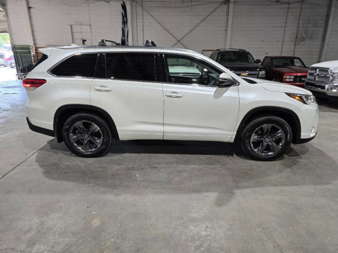 Used 2018 Toyota Highlander AWD V6 image 15
