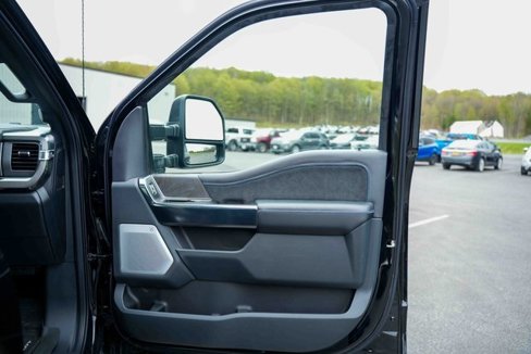 Used 2025 Ford F450 Platinum w/ FX4 Off-Road Package image 16