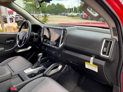 Certified 2025 Nissan Frontier SV image 14