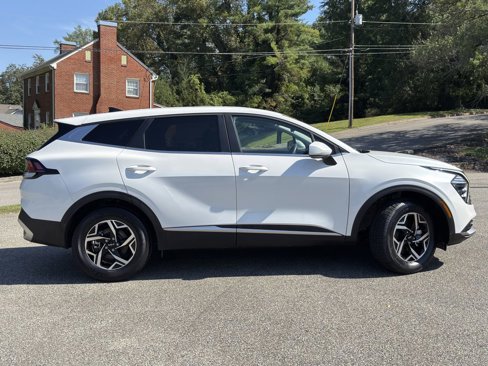 Used 2024 Kia Sportage LX image 3