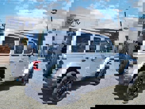 Used 2024 Jeep Wrangler Unlimited Sahara image 3