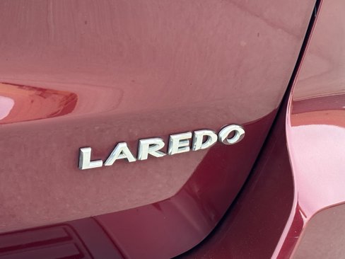 Used 2019 Jeep Grand Cherokee Laredo w/ Laredo X Package image 9
