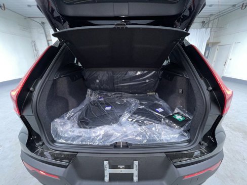 New 2026 Volvo XC40 B5 Plus w/ Protection Package Premier image 13