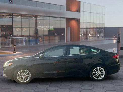 Used 2020 Ford Fusion SE image 3