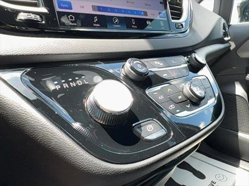 New 2025 Chrysler Voyager LX image 17