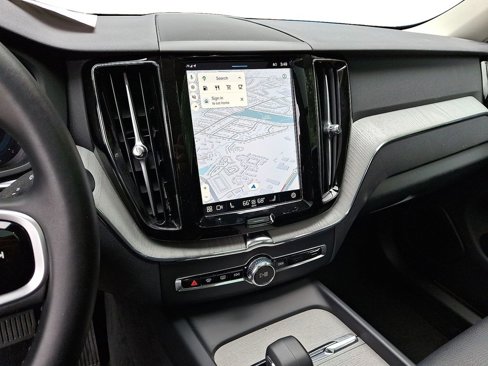 Certified 2025 Volvo XC60 B5 Plus image 16