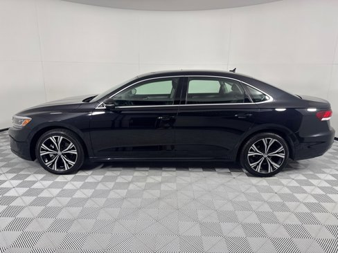Used 2022 Volkswagen Passat 2.0T SE image 9