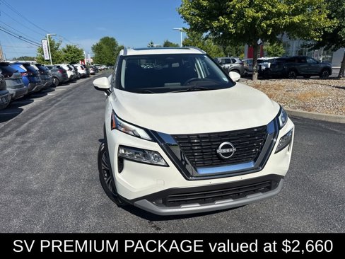 Used 2022 Nissan Rogue SV w/ SV Premium Package image 3
